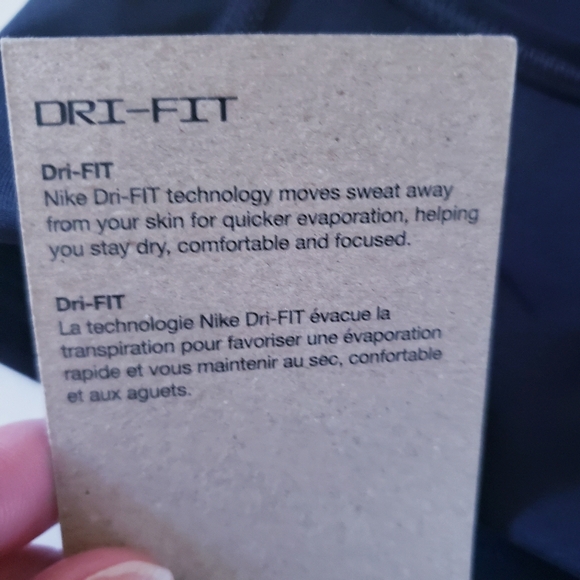 Nike NWTWomen's Dri-FIT Swoosh MED Support  Sports Bra(Black/White) - S - Picture 10 of 11